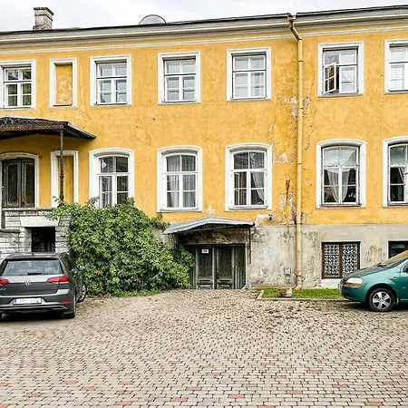 Old Town Place- 2 Parking Spaces Apartment *